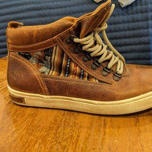 Inkkas camping boot sneaker, size 10 womens/size 8 men's